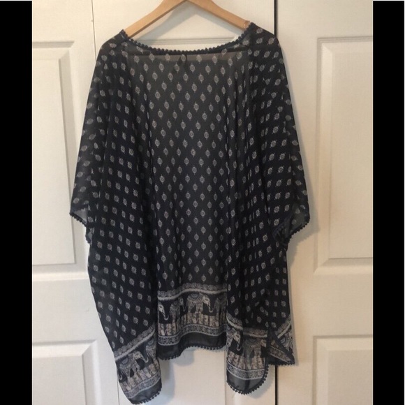 Patterned navy shawl - Picture 3 of 3